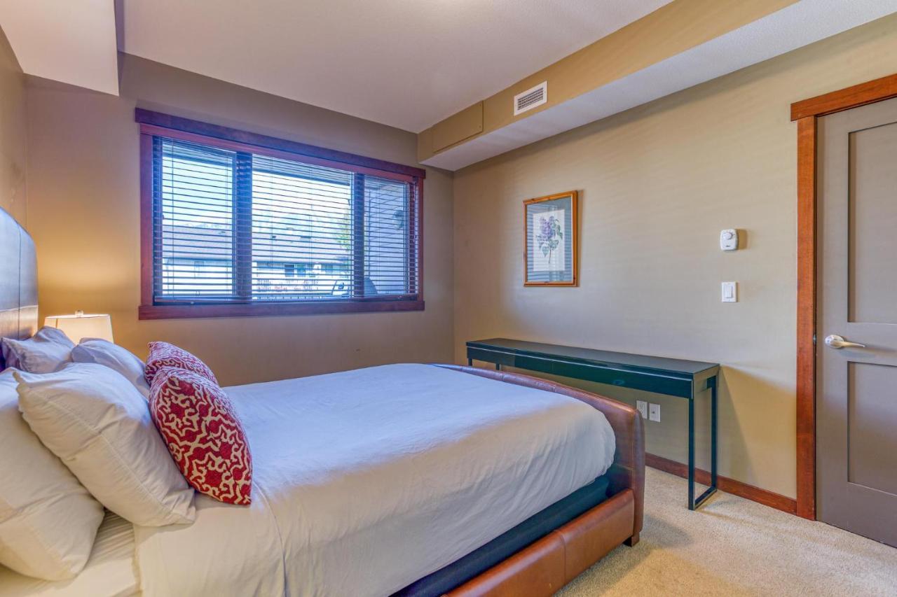 Rundle Rise - Spacious Steps From Main Street Canmore
